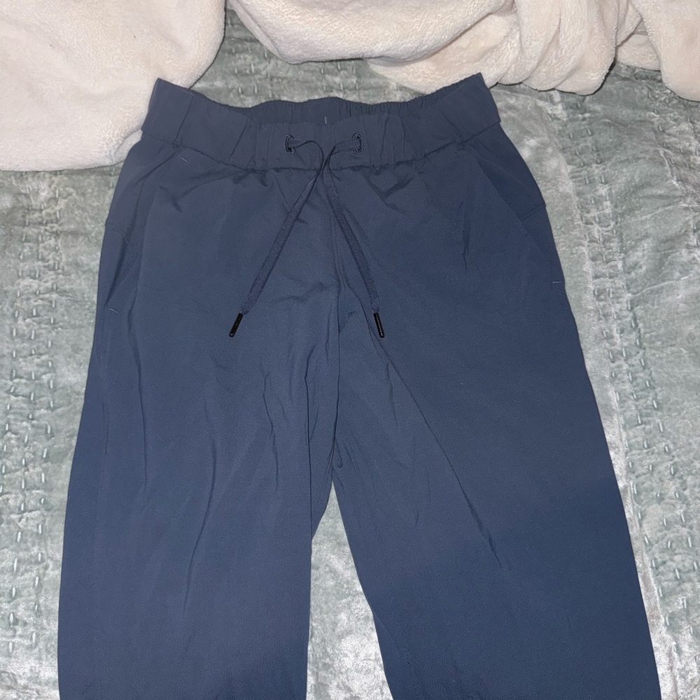Lululemon On The Fly Pant Oil Blue - size 4